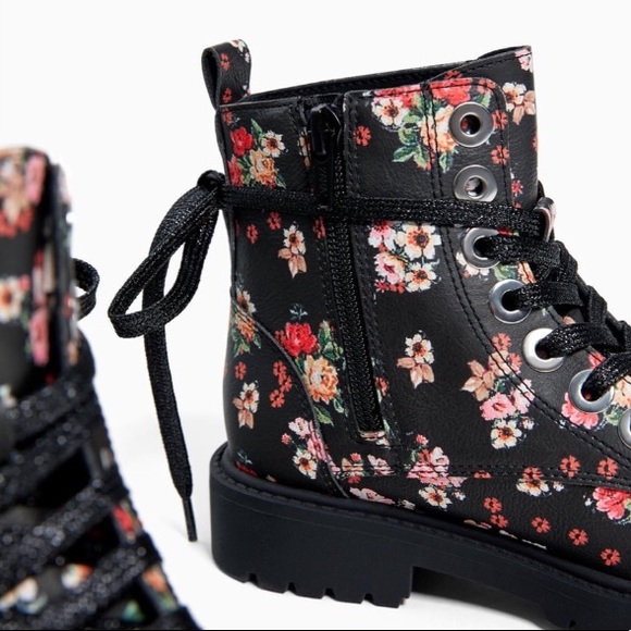 [ZARA] FLORAL LACE UP COMBAT BOOTS - Picture 2 of 4